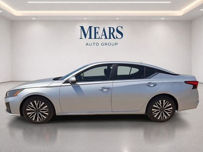Used 2023 Nissan Altima 2.5 SV