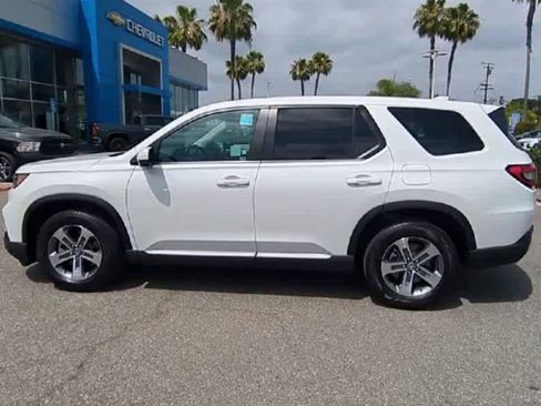 Used 2025 Honda Pilot EX-L image 5