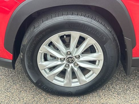 Used 2022 Toyota Corolla Cross LE image 38