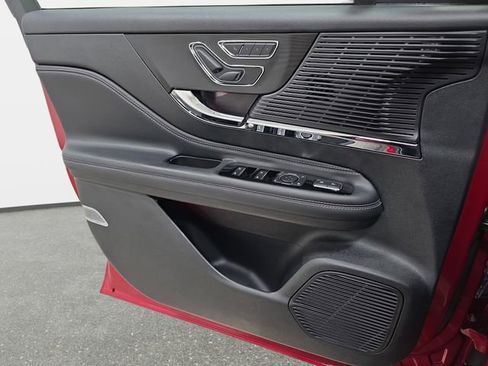 Used 2022 Lincoln Corsair AWD w/ Premium Package image 23