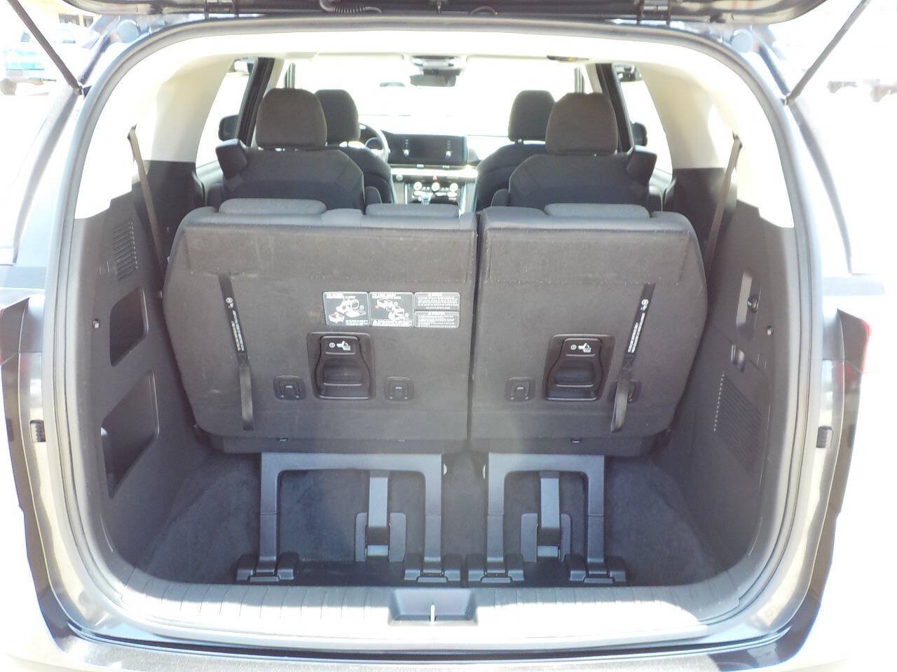 Used 2022 Kia Carnival LX FWD image 21