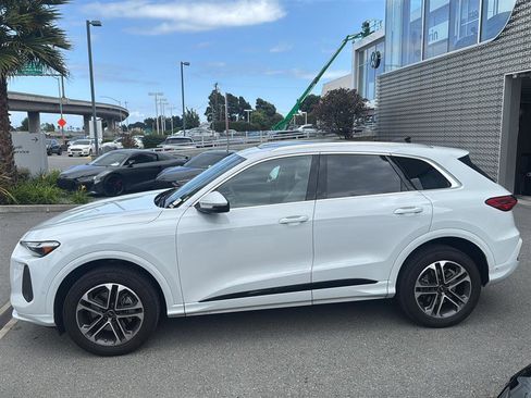 Used 2025 Audi Q5 Premium w/ Premium Plus AWD/4WD image 9