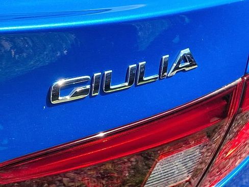 Used 2018 Alfa Romeo Giulia Ti Sport w/ Quick Order Package 22S Sport AWD/4WD image 32