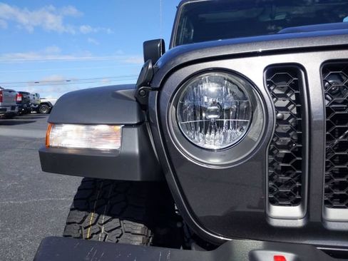 Used 2023 Jeep Gladiator Rubicon w/ Trailer Tow Package AWD/4WD image 11