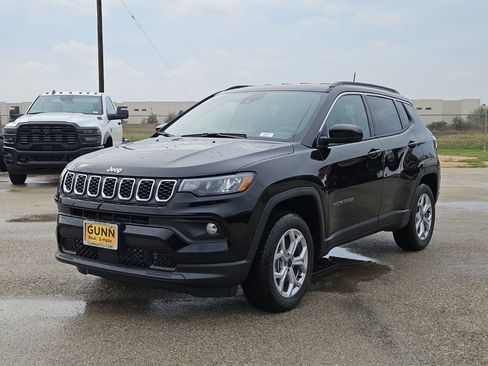 New 2026 Jeep Compass Latitude image 7