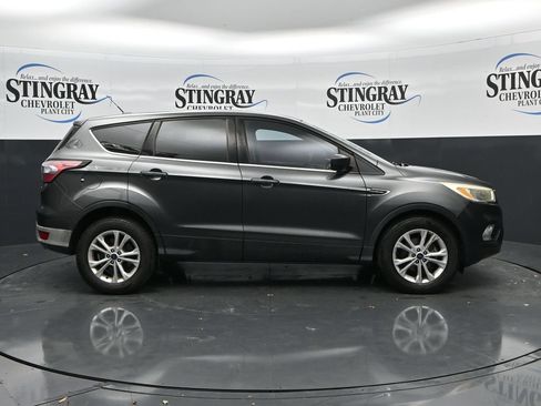 Used 2017 Ford Escape SE FWD image 8