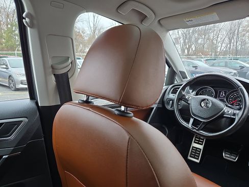 Used 2018 Volkswagen Golf Alltrack S image 13