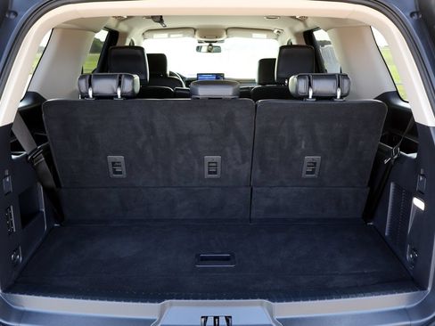 Used 2024 Ford Expedition XLT RWD image 11