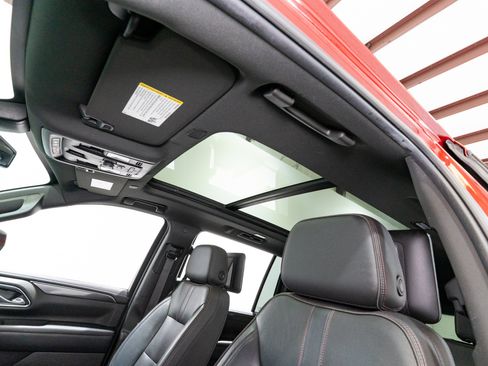 Used 2021 Chevrolet Suburban RST w/ Luxury Package AWD/4WD image 15