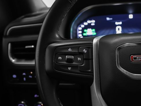 Used 2023 GMC Yukon XL SLT image 41