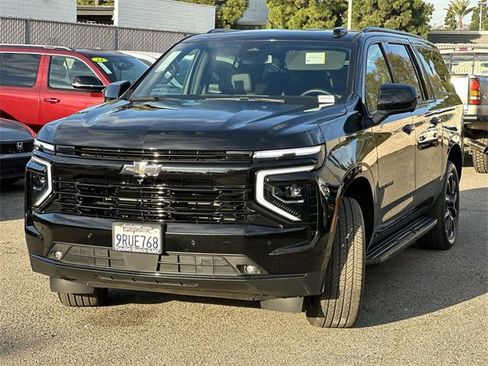 Used 2025 Chevrolet Suburban RST image 8