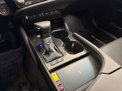 Used 2023 Lexus ES 300h w/ Luxury Package FWD image 19
