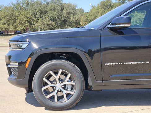New 2025 Jeep Grand Cherokee Limited image 9