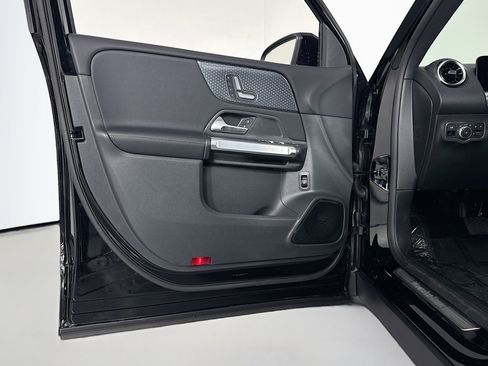 New 2026 Mercedes-Benz GLB 250 image 21