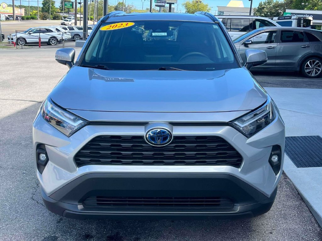 Used 2023 Toyota RAV4 XLE Premium AWD/4WD image 8