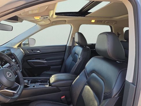 Used 2024 Nissan Pathfinder SL w/ SL Premium Package image 14