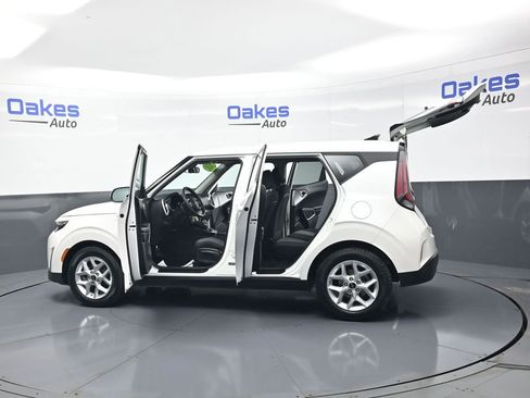 Used 2023 Kia Soul LX w/ LX Technology Package FWD image 52