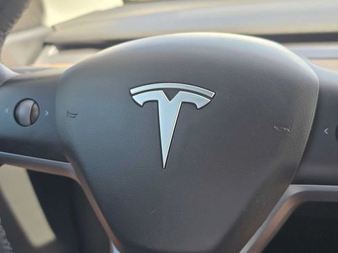 Used 2021 Tesla Model Y Long Range AWD/4WD image 30