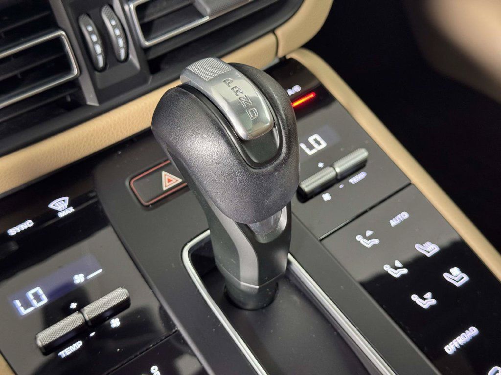 Used 2022 Porsche Macan S AWD/4WD image 31