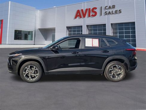 Used 2025 Chevrolet Trax LT w/ LT Convenience Package image 10