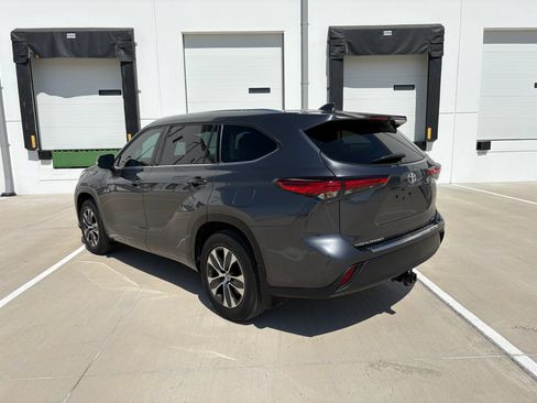 Used 2020 Toyota Highlander XLE FWD image 5