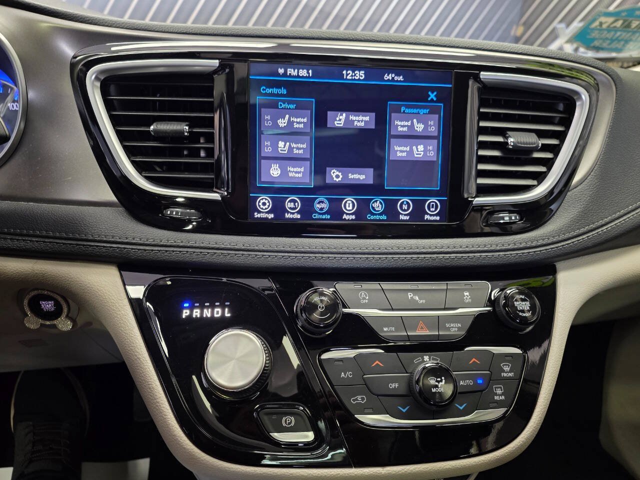 Used 2019 Chrysler Pacifica Limited FWD image 22