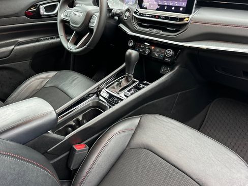 Used 2024 Jeep Compass Trailhawk image 17