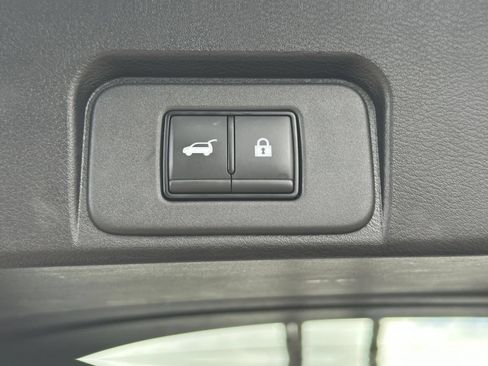 Used 2025 Nissan Rogue SV AWD/4WD image 23