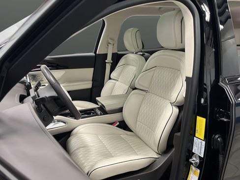 Used 2025 Lincoln Nautilus Black Label AWD/4WD image 9