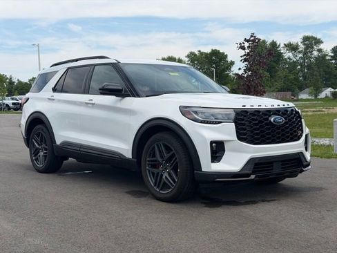 Used 2025 Ford Explorer ST AWD/4WD image 1