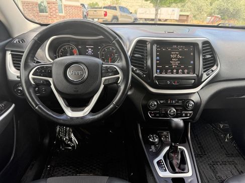 Used 2018 Jeep Cherokee Trailhawk w/ Comfort/Convenience Group AWD/4WD image 32