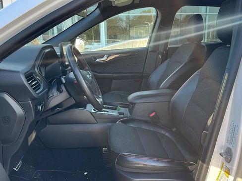 Used 2023 Ford Escape ST-Line w/ Tech Pack #1 AWD/4WD image 9