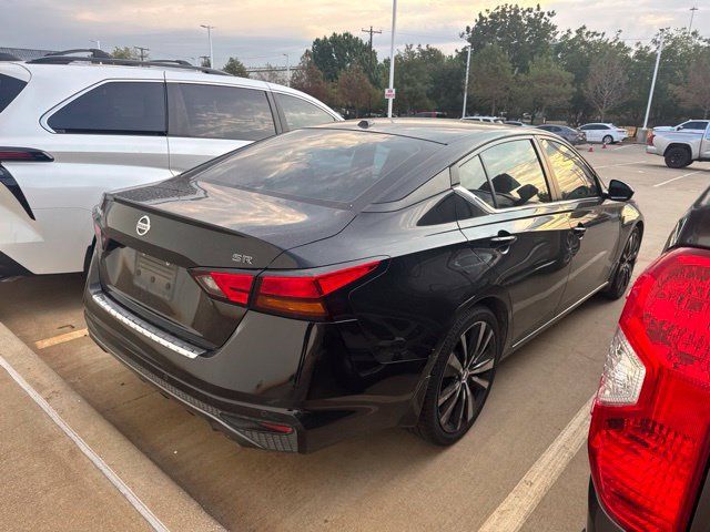 Used 2021 Nissan Altima 2.5 SR w/ SR Premium Package FWD image 3