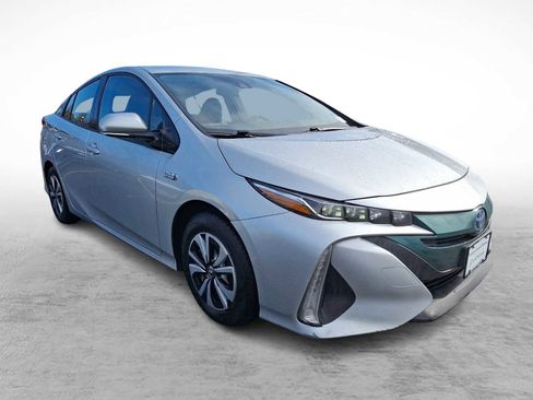 Used 2017 Toyota Prius Prime Premium image 3