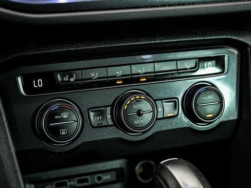 Used 2020 Volkswagen Tiguan SE image 20