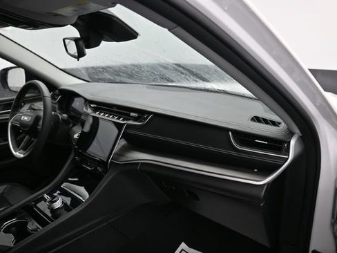 Used 2023 Jeep Grand Cherokee Limited AWD/4WD image 10