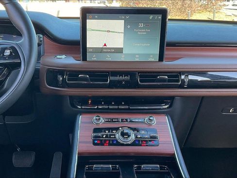 Certified 2024 Lincoln Aviator Reserve w/ Equipment Group 201A image 6