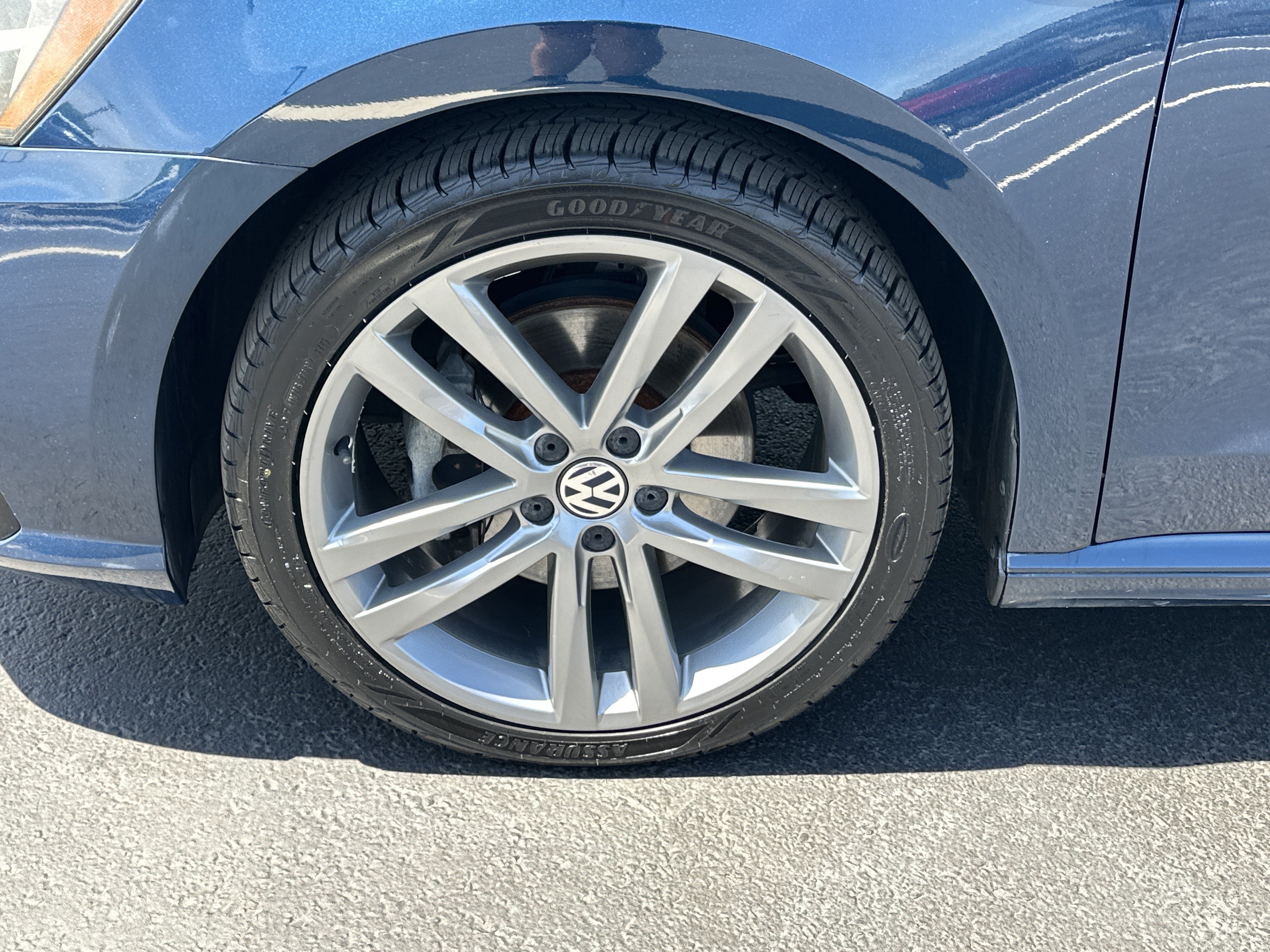 Used 2018 Volkswagen Passat 2.0T R-Line FWD image 11