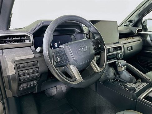 Used 2025 Toyota 4Runner Trailhunter image 9
