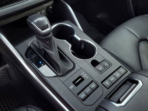 Used 2022 Toyota Highlander XLE image 20