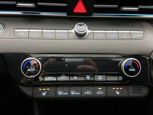 Used 2025 Hyundai Elantra SEL image 26