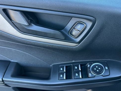 Used 2022 Ford Escape SE w/ SE Sport Appearance Package image 10