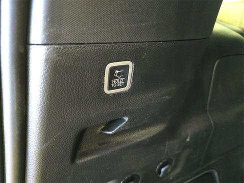 Used 2024 Jeep Wagoneer L Series II w/ Flexible Seating Group image 14