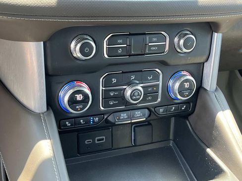 Used 2023 GMC Yukon XL SLT w/ SLT Premium Package AWD/4WD image 34