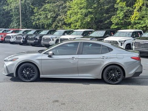 Used 2026 Toyota Camry SE FWD image 4