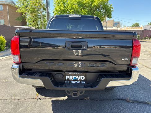 Used 2019 Toyota Tacoma TRD Off-Road AWD/4WD image 5