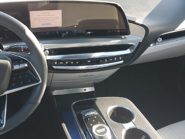 Certified 2024 Cadillac Lyriq Luxury AWD/4WD image 33