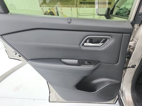 Used 2026 Nissan Rogue Platinum w/ Platinum Premium Package AWD/4WD image 37