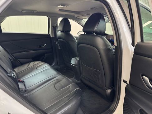 Used 2022 Hyundai Elantra Limited image 21