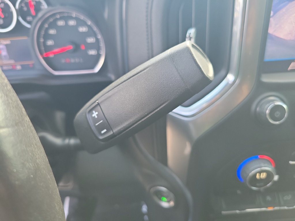 Used 2022 Chevrolet Silverado 1500 LT AWD/4WD image 38